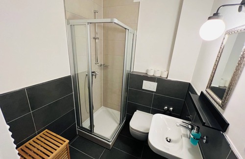 Kernstadt Apartment | City Apartment Bedrooms Fast Wi-fi Kitchen