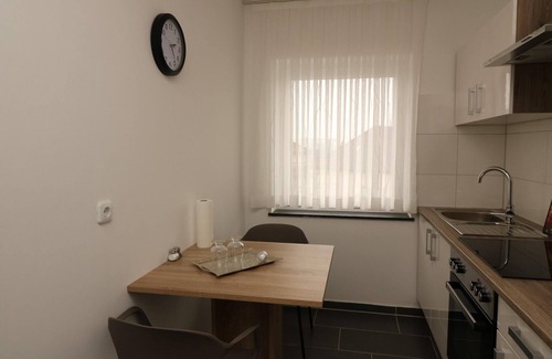 Frohnhausen Apartment | City Apartment with Balcony