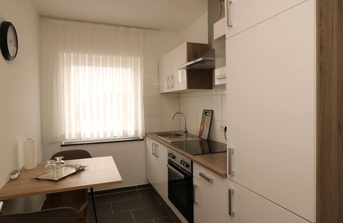 Frohnhausen Apartment | City Apartment with Balcony