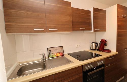 Frohnhausen Apartment | City Apartment with Waterbed