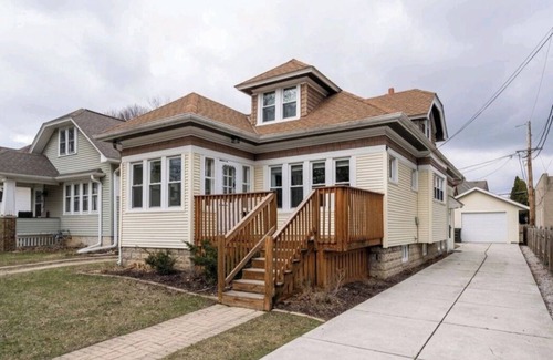 Wauwatosa House | City Bungalow Charmer in the heart of Tosa