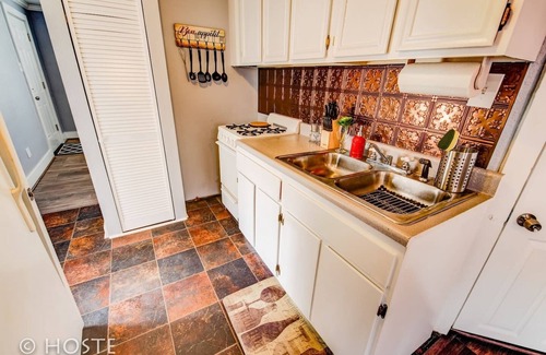 Central Colorado Springs Cottage | City Center Cottage Netflix, Mtns & Adventure!