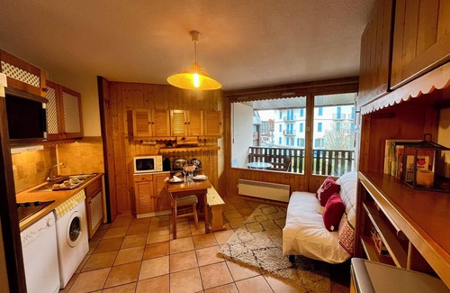 Chamonix City Centre Apartment | City center studio near the slopes