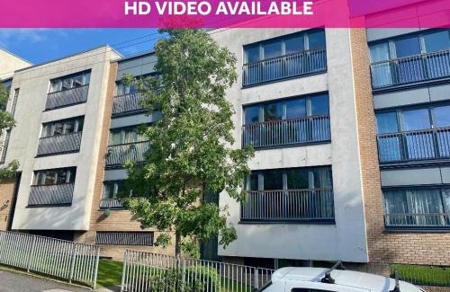 East End Apartment | City Centre 2 bedroom apartment, secure parking.