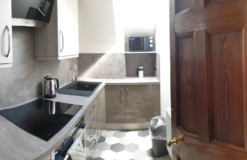 Inverness City Centre Apartment | City Centre. 2 double bedrooms. Free parking.