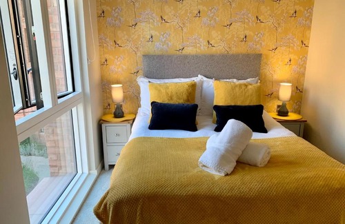 York Apartment | City Centre Garden view getaway for 2 FREE ONSITE PARKING