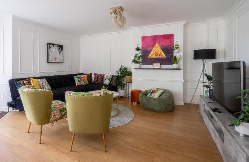 Pleasance House | City Centre House - 5 bedrooms - sleeps 9 - parking