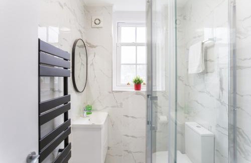 Dartmouth Park Apartment | City Centre One Bedroom Apartment Next to Station, Newly Renovated