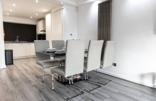 Edgbaston Apartment | City Centre Spacious Apartment Sleeps 6