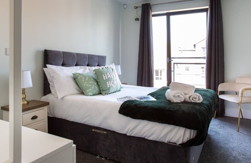 Cathedral Quarter Condo | City Centre | Underground Parking | Luxury