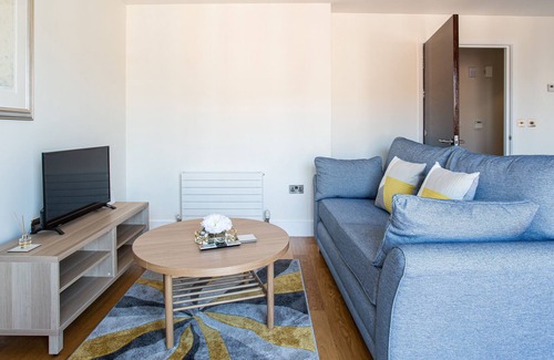 Cathedral Quarter Condo | City Centre | Underground Parking | Luxury
