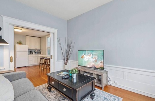 Broadway Apartment | City Charm & Lake Union Views in Capitol Hill