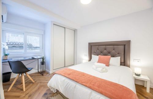 La Victoria Apartment | City Charm - Stylish 3BD in Malaga Centro