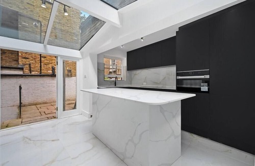 Redcliffe Apartment | City Chic London Apartment with 2 Bedrooms