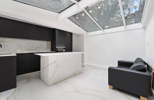 Redcliffe Apartment | City Chic London Apartment with 2 Bedrooms