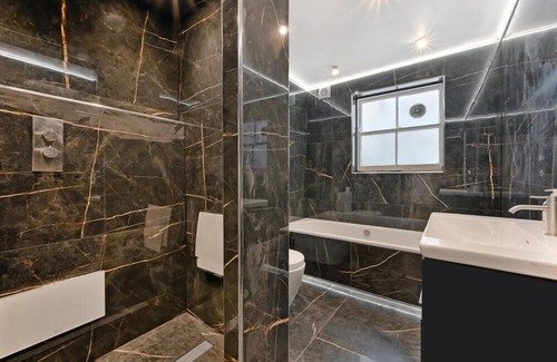 Redcliffe Apartment | City Chic London Apartment with 2 Bedrooms