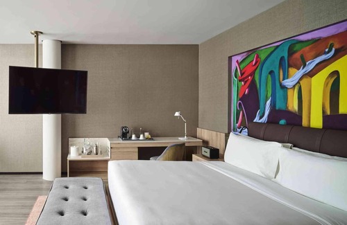 Hipodromo Hotel | City Chic: Stay in Style with On-Site Dining and Fitness Facilities!
