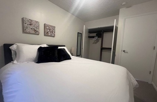 Lansing Apartment | City Comfort: Unit 2 Near Hospitalnn
