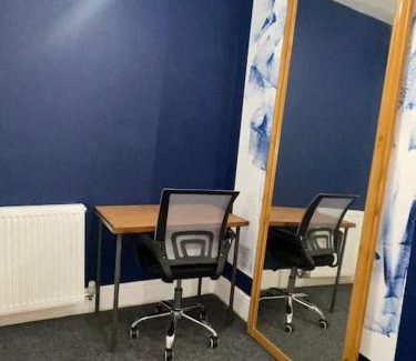 Staple Hill Apartment | City Escape! Fishponds Apartment, Bristol, sleeps up to 4 guests