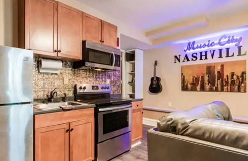 Historic Edgefield House | City Escape /Nicely tucked away in East Nashville!
