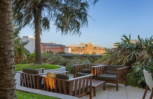 Fortitude Valley Apartment | City Escape with Balcony & Resort-Style Amenities