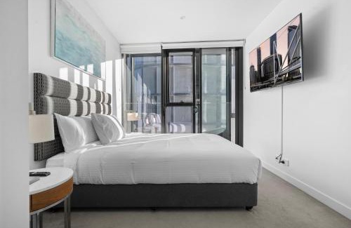 Fortitude Valley Apartment | City Escape with Balcony & Resort-Style Amenities