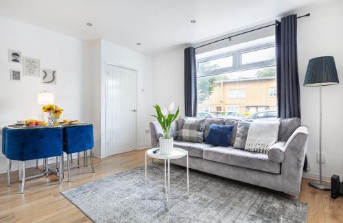 St. Dunstan's House | City Gem - 2 Bed House, 6 mins from Liverpool Street, Shops & Restaurants