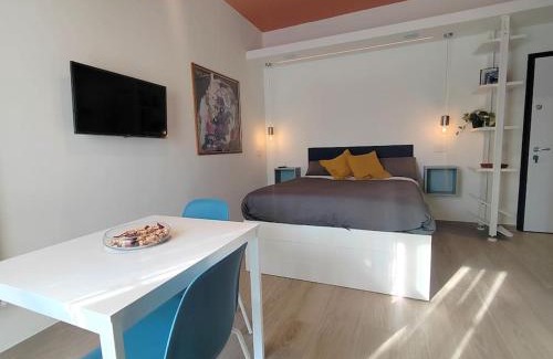 Casoretto Apartment | -CITY GEM- Stylish Urban Escape -LAMBRATE-