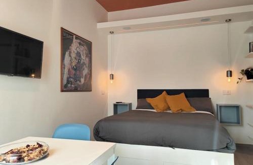 Casoretto Apartment | -CITY GEM- Stylish Urban Escape -LAMBRATE-
