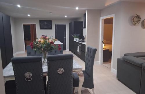 Sheldon Apartment | City Green Penthouse, 2 Free Parking Spaces BHX NEC close