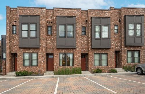 Hadley - Washington House | City Heights - Broadway Designer Condo