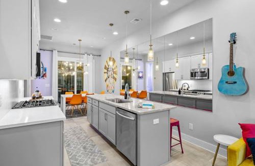Hadley - Washington House | City Heights - Broadway Designer Condo