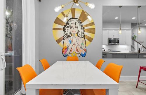 Hadley - Washington House | City Heights - Broadway Designer Condo