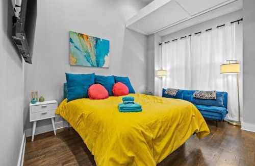 Hadley - Washington House | City Heights - Broadway Designer Condo