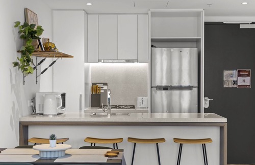 Fortitude Valley Apartment | City High-Rise 1-Bed with Pool, Gym and Parking