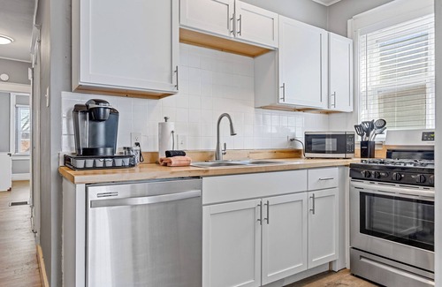 Northampton Apartment | City Livin' 2 Bedroom w/Balcony