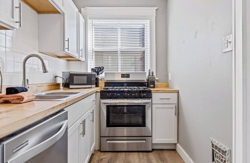 Northampton Apartment | City Livin' 2 Bedroom w/Balcony