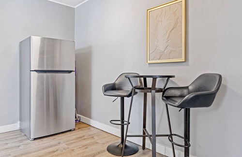 Northampton Apartment | City Livin' 2 Bedroom w/Balcony