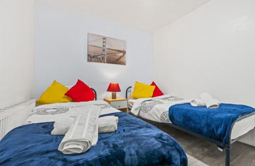 Moffat Apartment | City Living in 3 Bedroom 5beds for 6 guest