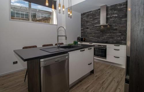 New Plymouth Apartment | City Living Unit 3 - 5 min stroll to CBD