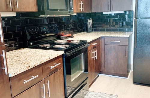 SoNo Apartment | City Living *Walk to Work-Eat-Play*