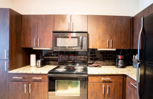 SoNo Apartment | City Living *Walk to Work-Eat-Play*