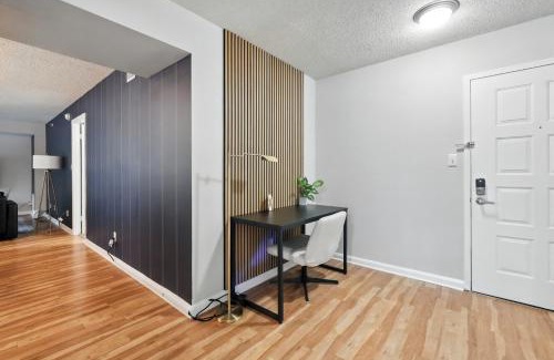 Crystal City Apartment | City Luxry Free Parking Sleeps 8 Prime Loc