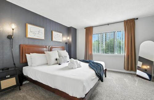 Crystal City Apartment | City Luxry Free Parking Sleeps 8 Prime Loc