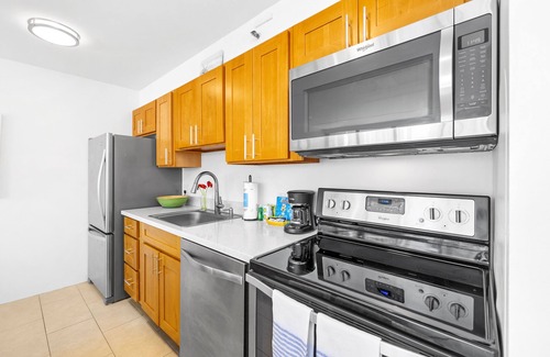 Waikiki Condo | City & Ocean View Near Waikiki Beach w/Parking