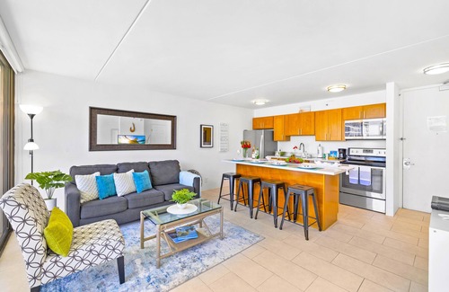 Waikiki Condo | City & Ocean View Near Waikiki Beach w/Parking