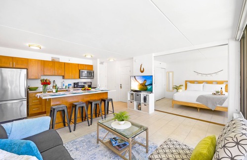Waikiki Condo | City & Ocean View Near Waikiki Beach w/Parking