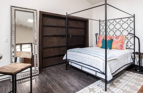 City Park West House | City Park Casita / Walk To Eats, Brews, Park, More