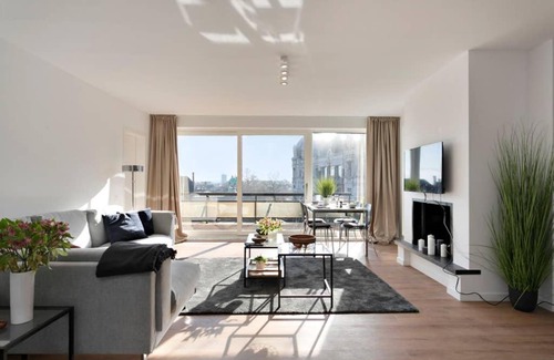 Statiekwartier Apartment | City PENTHOUSE, rooftop terrace, free NETFLIX, wifi and airco