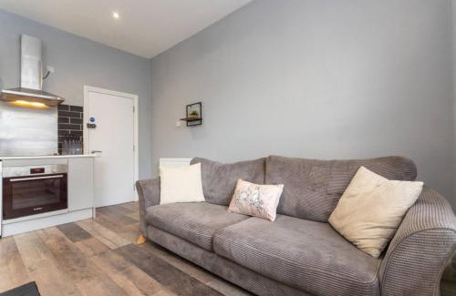 Saint Paul's Apartment | City Rd B - Central Location Long Stay by ShortStayUK